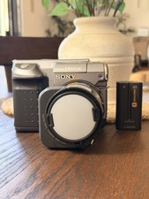 Sony Mavica MVC-FD91 0.8MP Digital Camera - Black & Metallic