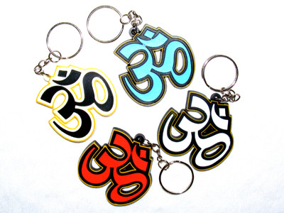SCHLÜSSELANHÄNGER '' SANSKRIT -  OM '' IN VERSCHIEDENEN FARBEN  KATHMANDU NEPAL
