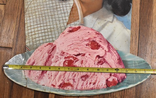 Letrero publicitario de cartón helado vintage de Highland con tenista - Imagen 6 de 7