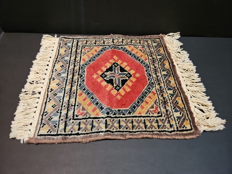 ORIGINAL BEAUTIFUL PAKISTANI VINTAGE HAND KNOTTED WOOLEN DOLLHOUSE CARPET 1X1 FT