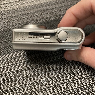 Nikon Coolpix L4 Digital 4 MP Camera Silver Tested W/Case READ