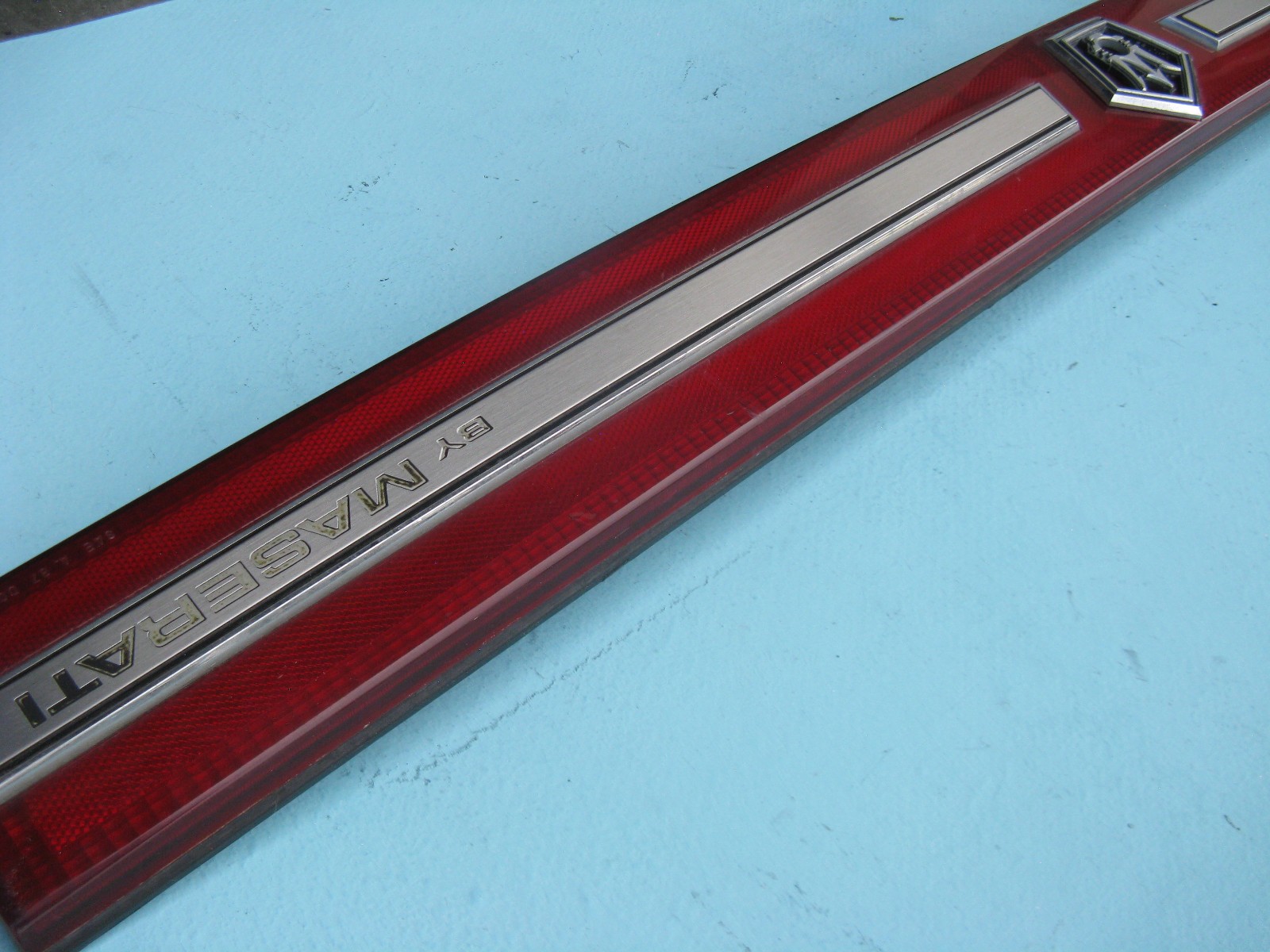 89 90 91 CHRYSLER TC BY MASERATI REAR TRUNK CENTER MIDDLE TAIL LIGHT PANEL USED