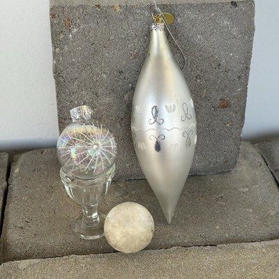 Seasons Of Cannon Falls Vintage Ornament Silver Glittery Two Balls Snowflake