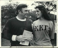 1976 Press Photo Saints coach Hank Stram, with Derby Day Queen Jennifer Jericha