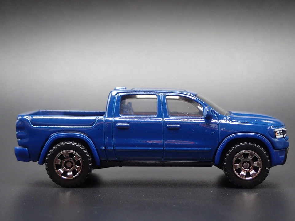 RAM 1500 EV PICKUP Camion Concetto Modello Diecast Collezionabile In Scala 1/64 - Immagine 3 di 4
