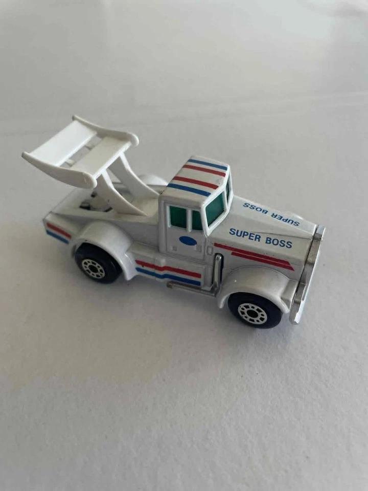 MATCHBOX TOYS LTD 1982 KENWORTH SUPER BOSS LESNEY ENGLAND IN MINT COND NO BOX - Image 2 of 4
