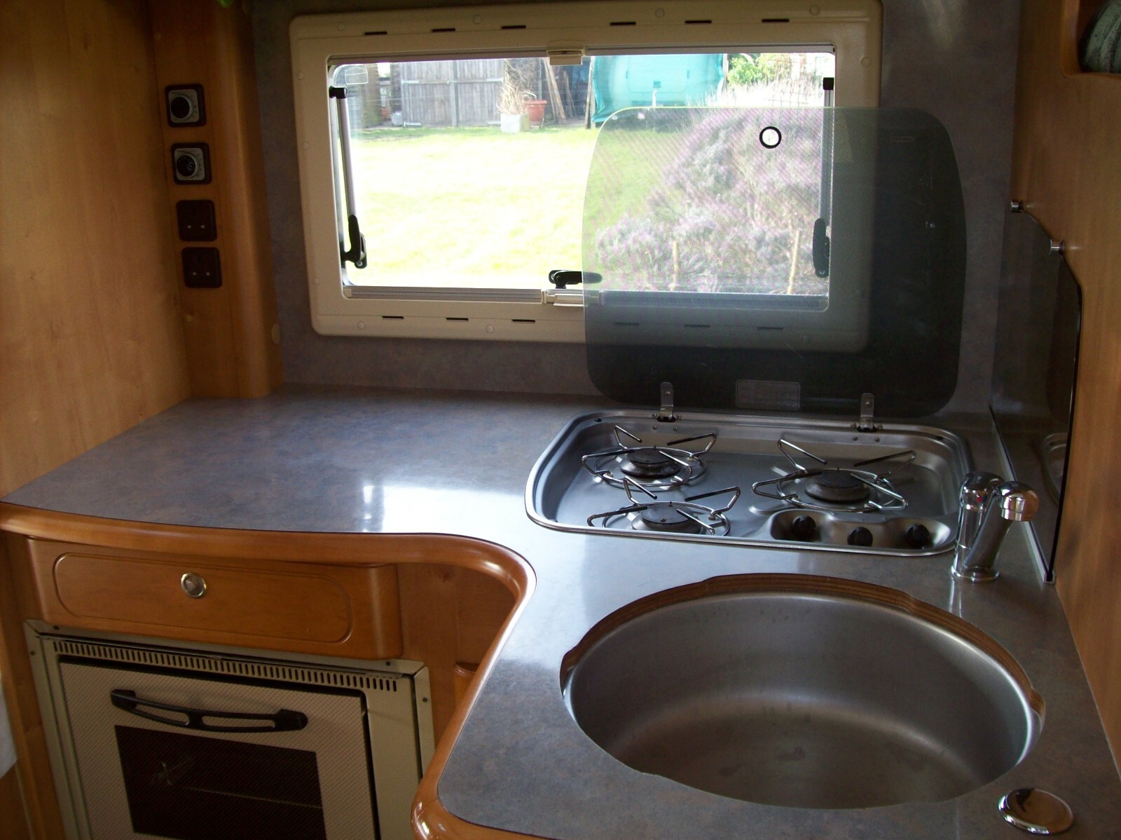 2004 Rapido Le Randonneur 7085f Fiat 2.8 Alko chassis. Towbar, bike