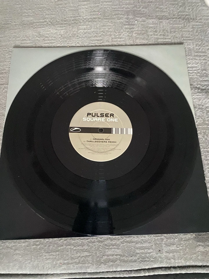 vinyl - Image 4 of 4