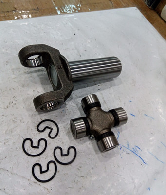 Used Spicer U-joint 5-153X 1310 Slip Yoke 2-3-6081X Kit 26/27 Spline Trans