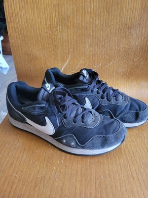 NIKE Venture Runner Black/White Men's Size 9.5