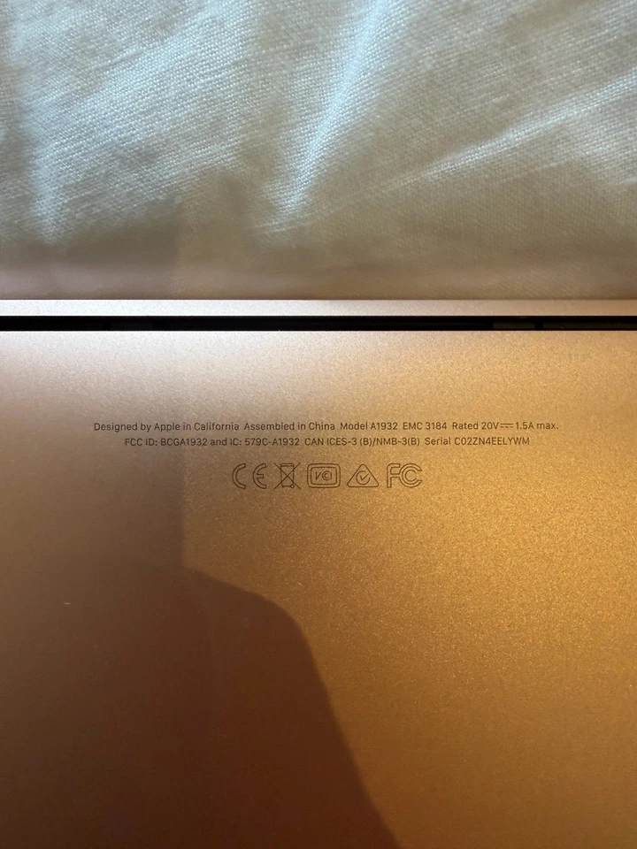 Apple MacBook Air 13" i5 2019 1,60 GHz 250 GB SSD 8 GB RAM A1932 cargador oro rosa Foto 3 de 4