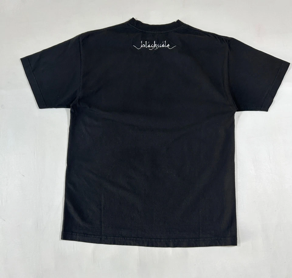 Camiseta masculina gráfica em escala preta feita nos EUA tamanho grande - Imagem 2 de 4