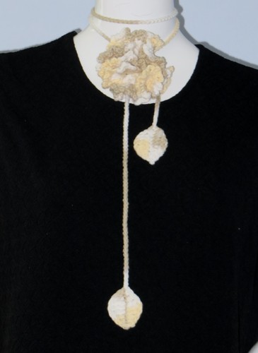 New Handmade Crochet Yellow Single Carnation Flower Scarf Necklace Lariat - Bild 3 von 3
