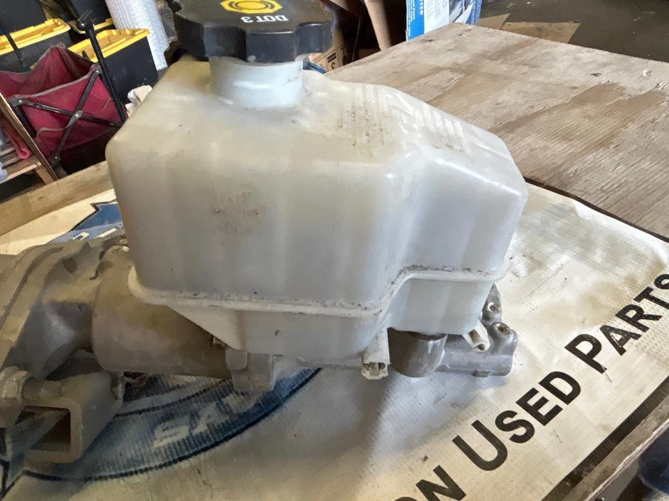 GMC Yukon Hybrid 2008 cilindro maestro de 6,0 L fabricante de equipos originales Foto 3 de 4