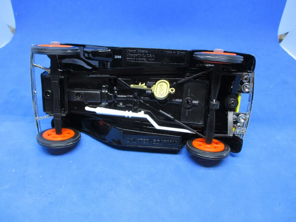 福特模型压铸汽车 Iola 2002 银行带钥匙稀有自由经典 — 第 4/4 张图片