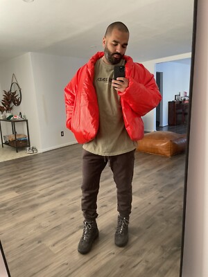 YEEZY GAP NEW ROUND JACKET RED 2021 SIZE LARGE Brand New In YEEZY GAP NEW ROUND JACKET RED 2021 SIZE LARGE Brand New In