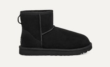 UGG Classic Mini II Women's Size 6 Shearling Winter Boot Black - NEW