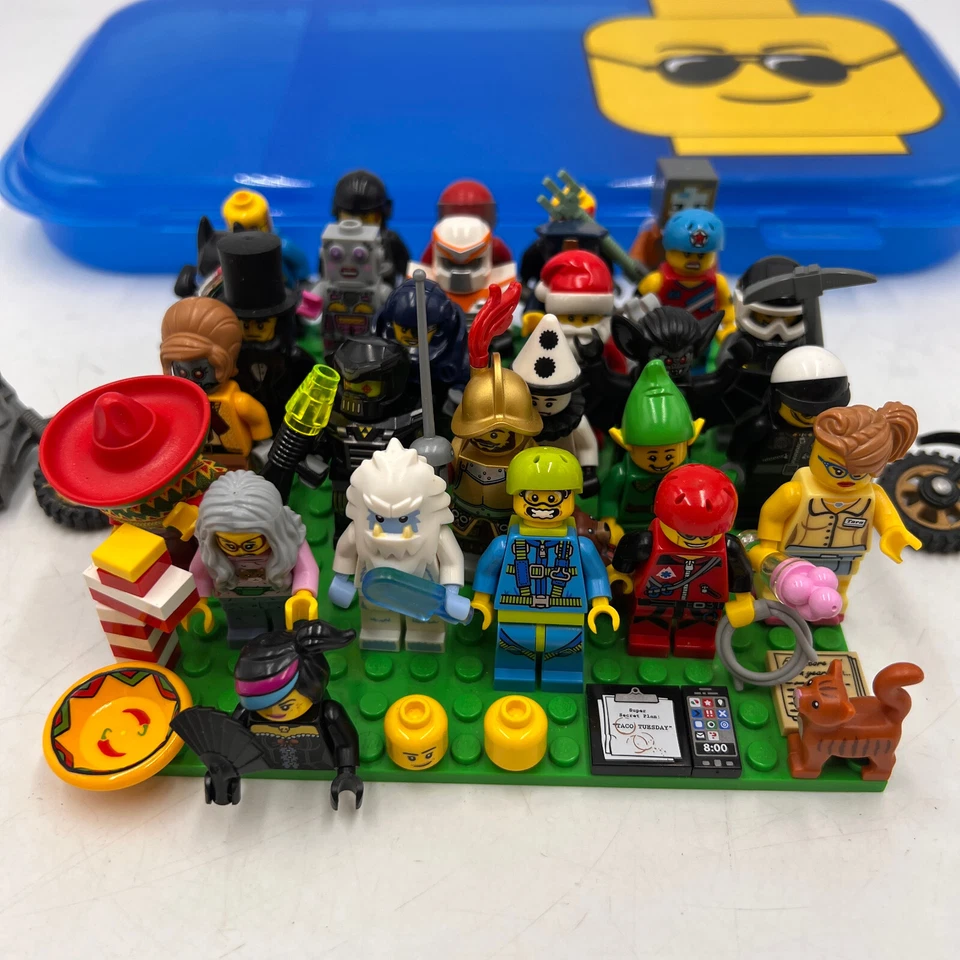 Lego Mini figure Lot And Extras Santa Cop Elf Lincoln Ferrari Knight Batman Case - Image 2 of 4