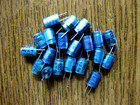 20 NOS Kondensatoren 1,3 nF  2,5%   9x6 mm.  Für aufrechtmontage.