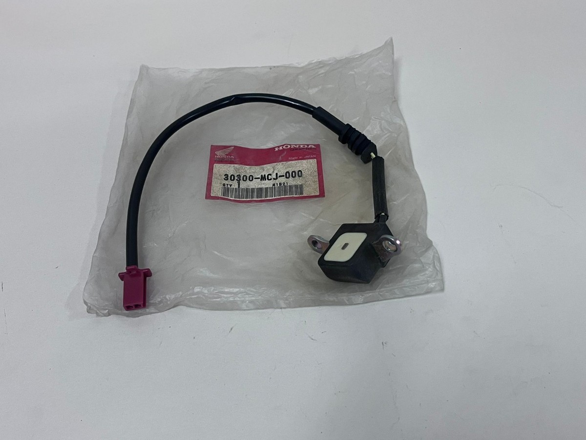 HONDA CBR900RR FIREBLADE 2000-2001 PULSE GENERATOR # 30300-MCJ-000