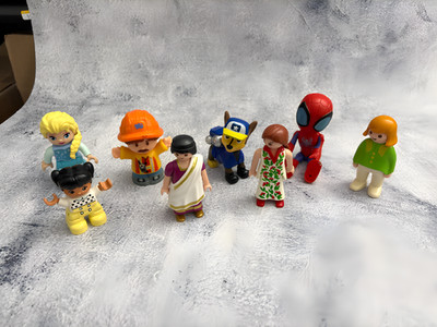SET OF 8 COLLECTION OF VARIOUS TOY FIGURES READ DESCRIPTION