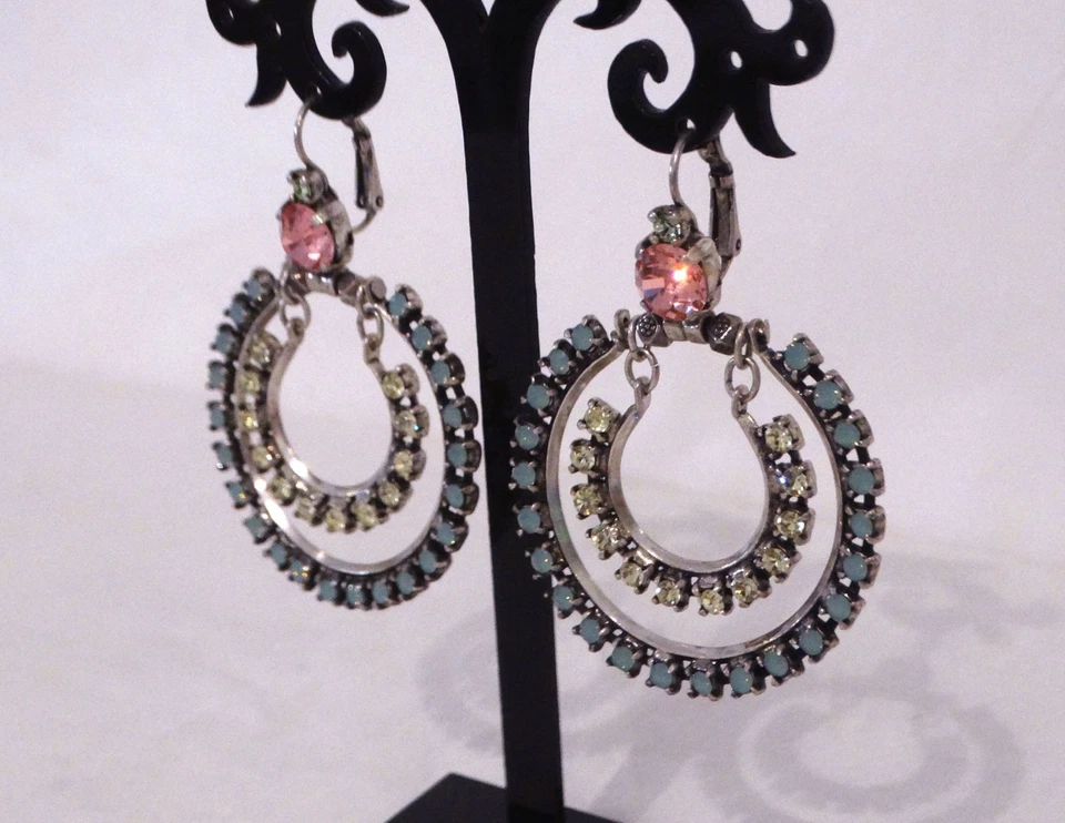 Boucles d'oreilles dans le goût de Poggi cristaux jonquil et pacific opal - Photo 2/4