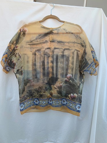 Dolce Gabbana Organza Tample print w jeweled button Blouse. IT 42 - Bild 1 von 5