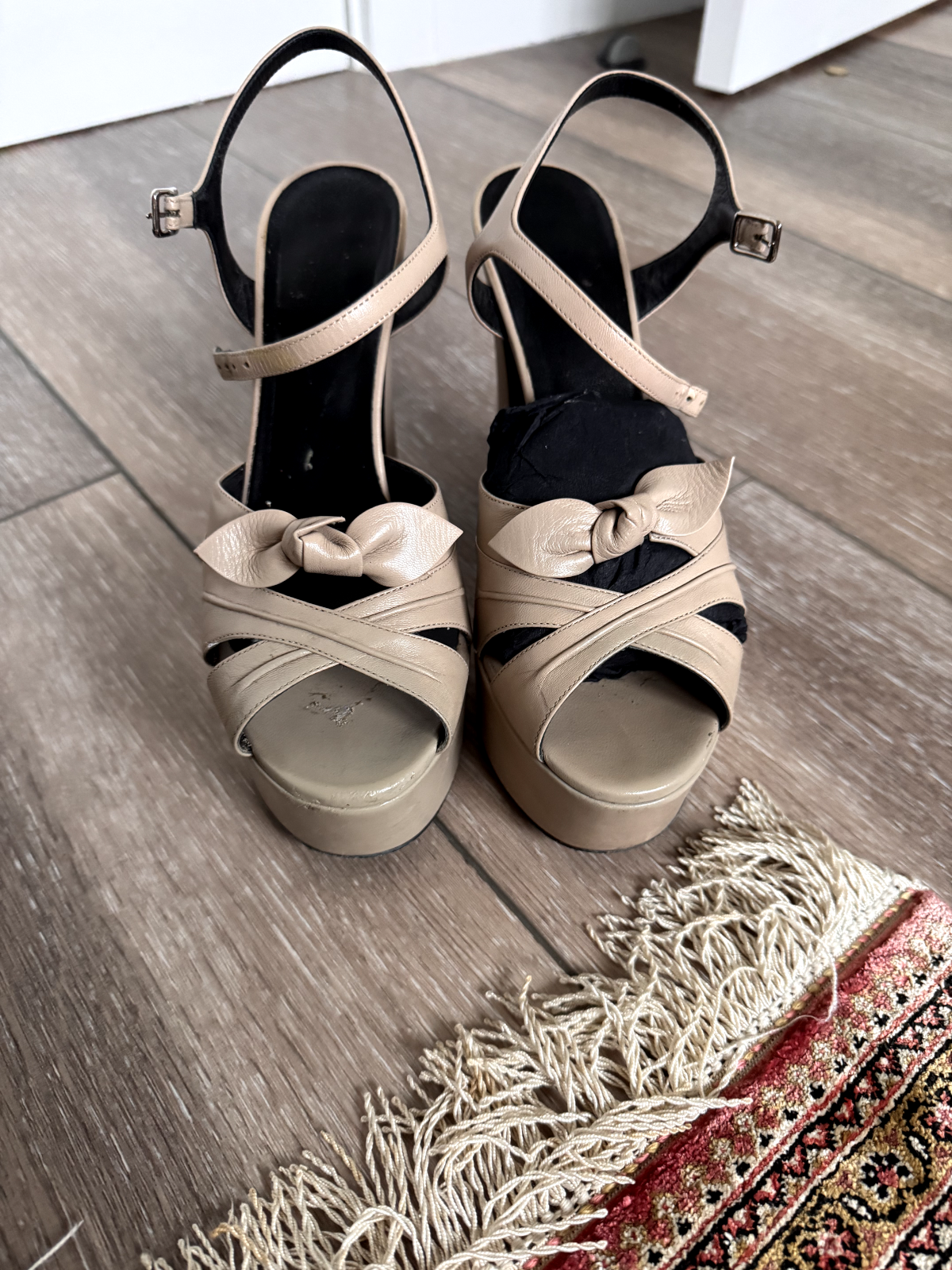 SAINT LAURENT YSL Tacchi con plateau in pelle beige 37 5