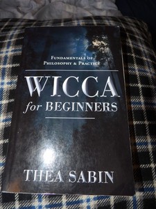 Wicca for Beginners : Fundamentals of Philosophy and Practice by Thea Sabin...