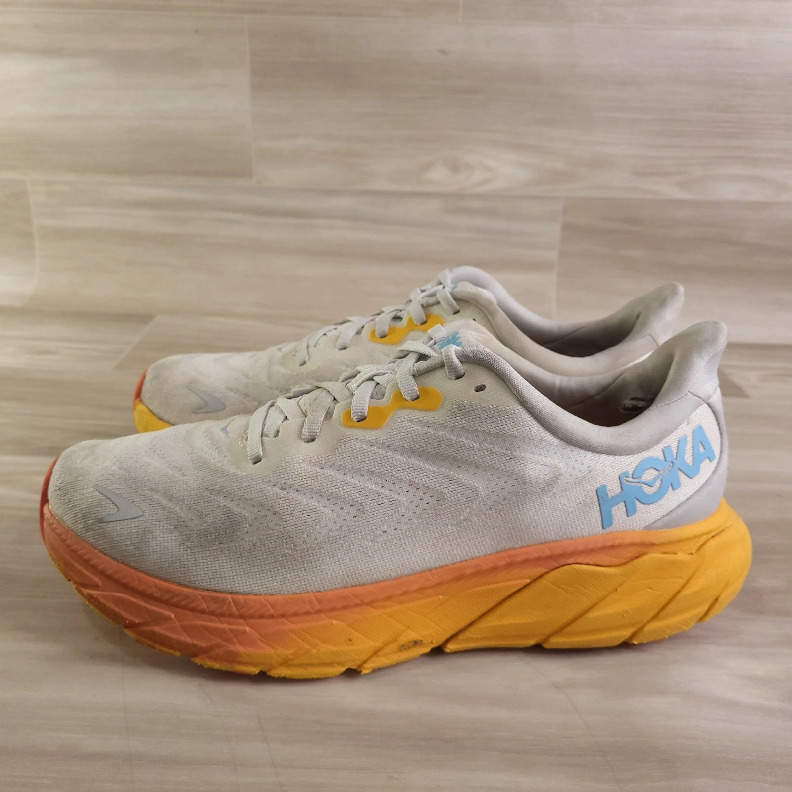 Hoka Arahi 6 Running Shoes Womens 9B White Orange Stability Sneakers 1123195