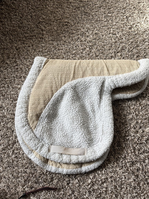EquiFit Essential Shimmable Hunter Saddle Shaped Fleece Pad White