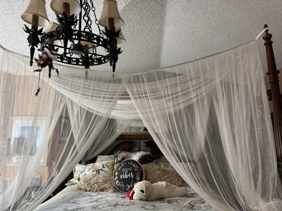 Thomasville Hills de Toscana. Marco de cama California King. Foto 4 de 4