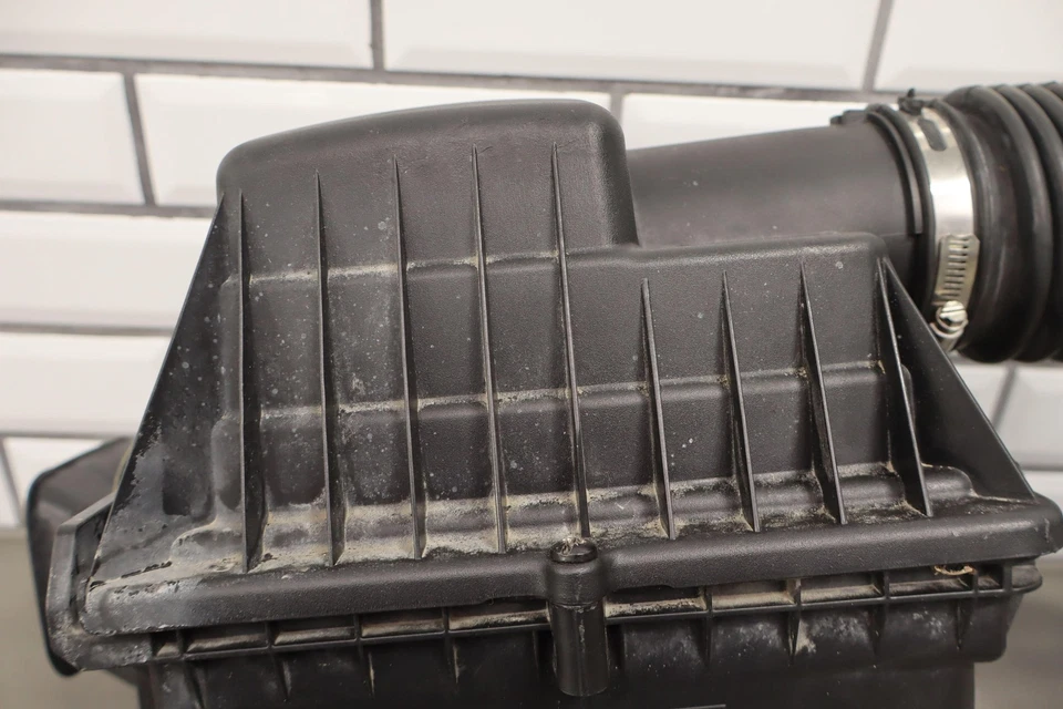 Tubo de admisión de filtro de aire diésel Duramax 16-22 Chevy Colorado 2,8 L OEM Foto 3 de 4