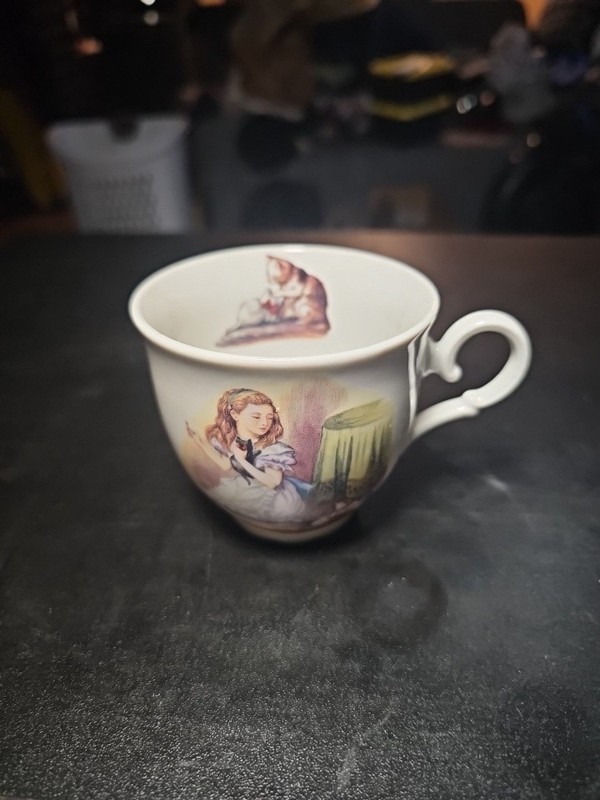 Alice In Wonderland Tea Cup 1997 Royal Collection