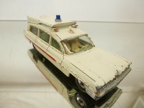 DINKY TOYS 263 SUPERIOR CRITERION AMBULANCE - WHITE 1:43 - NICE CONDITION - 132 - Picture 9 of 9