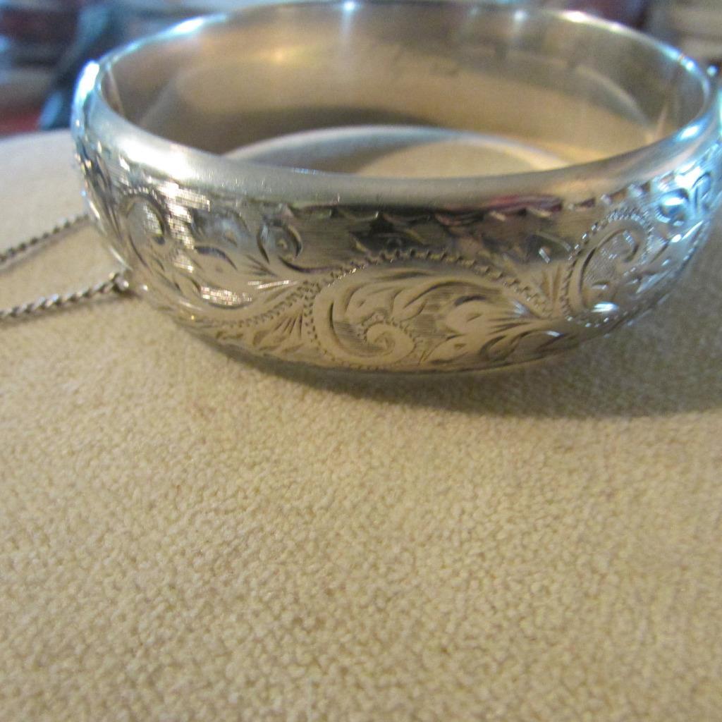 Fabulous Vintage Quality Solid Silver Floral Bang… - image 1