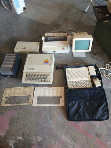 Working Apple IIe / IIc Computer System Bundle with Power Supply and Accessories