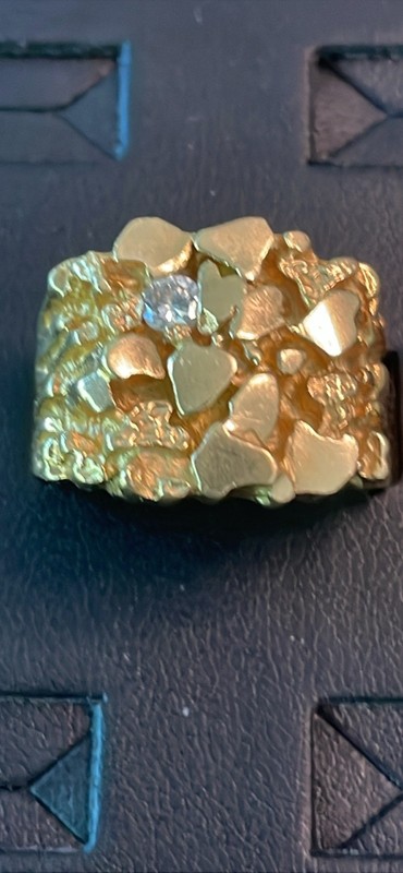 Man's Square top 18k yellow gold Nugget ring with Diamond