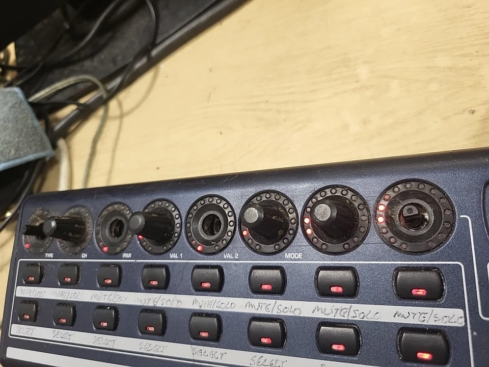 Behringer BCF2000 B-Control USB/MIDI Controller Desk - nicht vollständig getestet - Bild 4 von 4