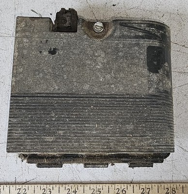 25JJ60 TORO BRIGGS & STRATTON 190CC PARTS: AIR CLEANER HOUSING, NEEDS A BATH, GC