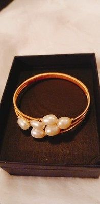Pearl Bangle Bracelet - 6 Pearls - Woman