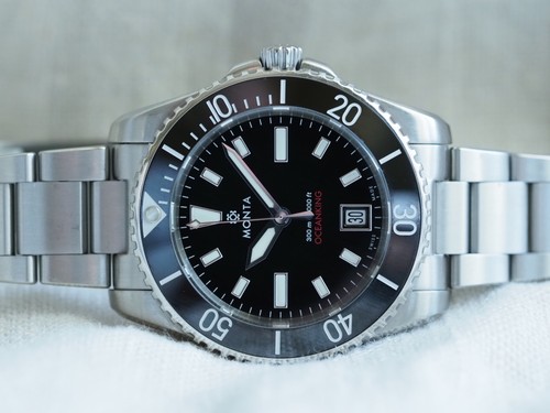 Monta Oceanking V3 Automatic Dive Watch, Black Dial  w/ box, papers, bonus strap