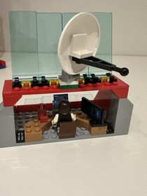 LEGO City Space Centre 3368 2011 100% COMPLETE Retired W/box & Manual & Minifigs