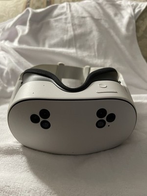 * Excellent * Meta Oculus Quest 3s 128GB HEADSET ONLY