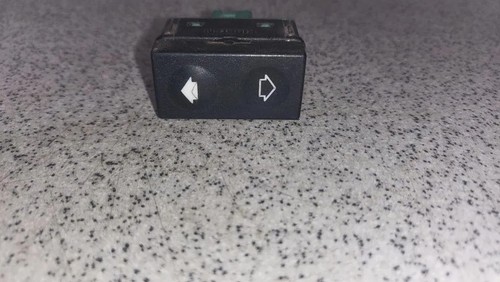 BMW 3 Touring E36 Schalter für Fensterheber hinten links 8365300 1.60 33750295