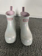 Hunter Play Short Women  s Short Pull-On Rain boot Size 6 Pearl White