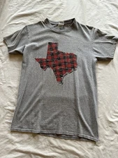 Texas Buffalo Plaid Graphic Tee – Delta Apparel – Size Small – Unisex Fit