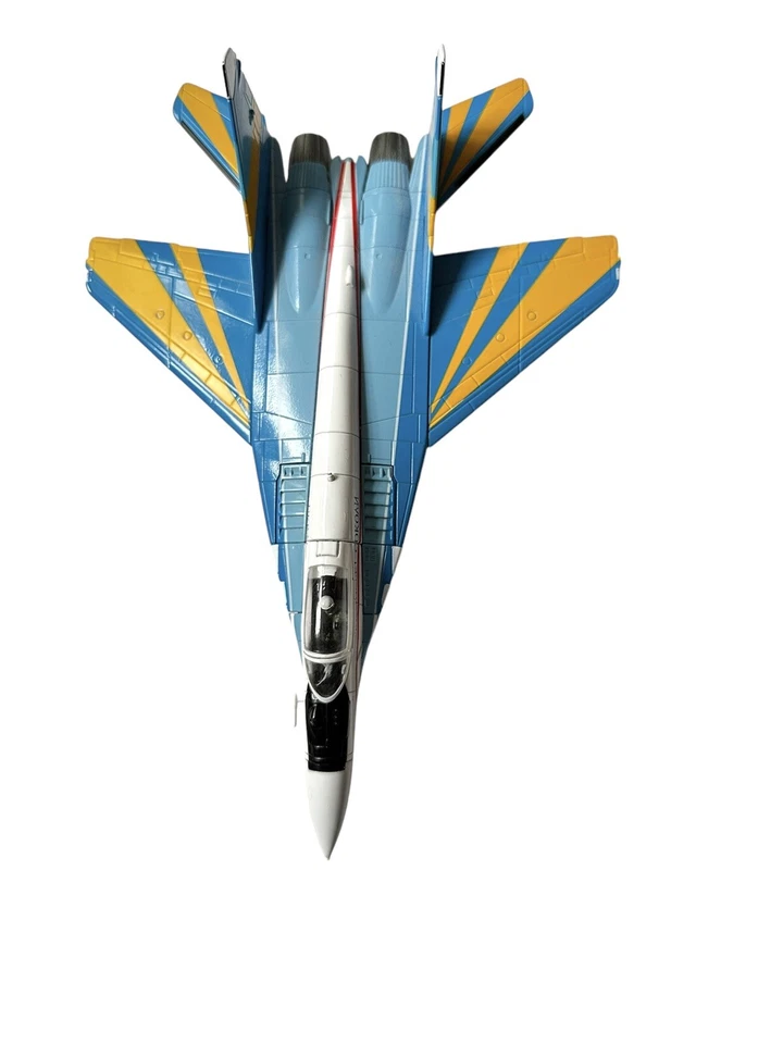 Corgi Aviation US37505 МиГ-29 'Fulcrum-C' украинские соколы дисплей RIAT 1997 - Изображение 3 из 4