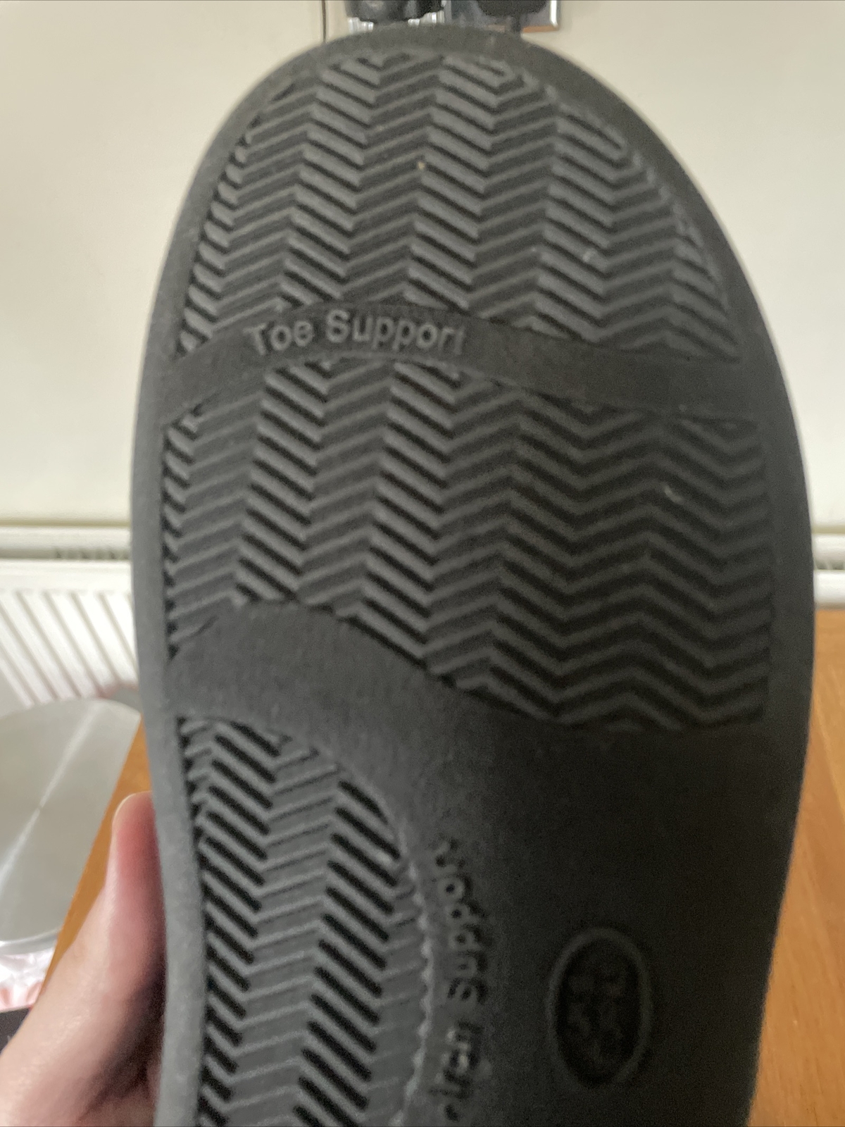 Avenue Slippers Size 9 Toe Support Arch Support eBay