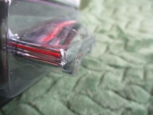 Hot Wheels RLC Exclusive Custom Plymouth Barracuda -CHROME- 00195/03000 w/Button - Picture 4 of 8